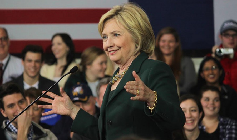 Clinton tells Iowa City her plans and pulls in voters