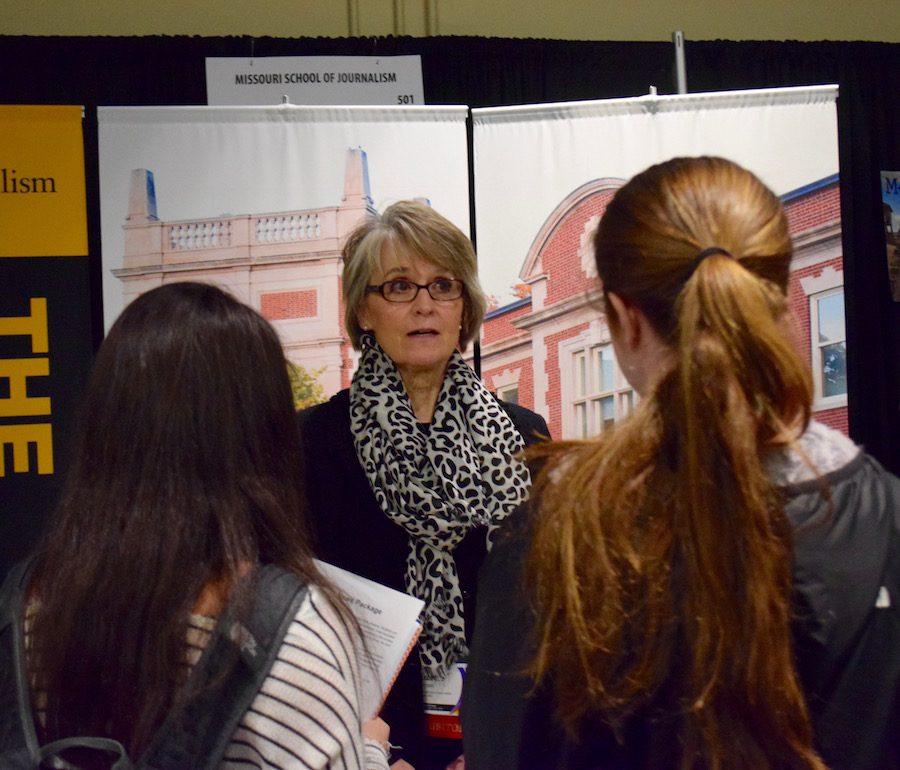 Missouri School of Journalism representative talks to high school students.