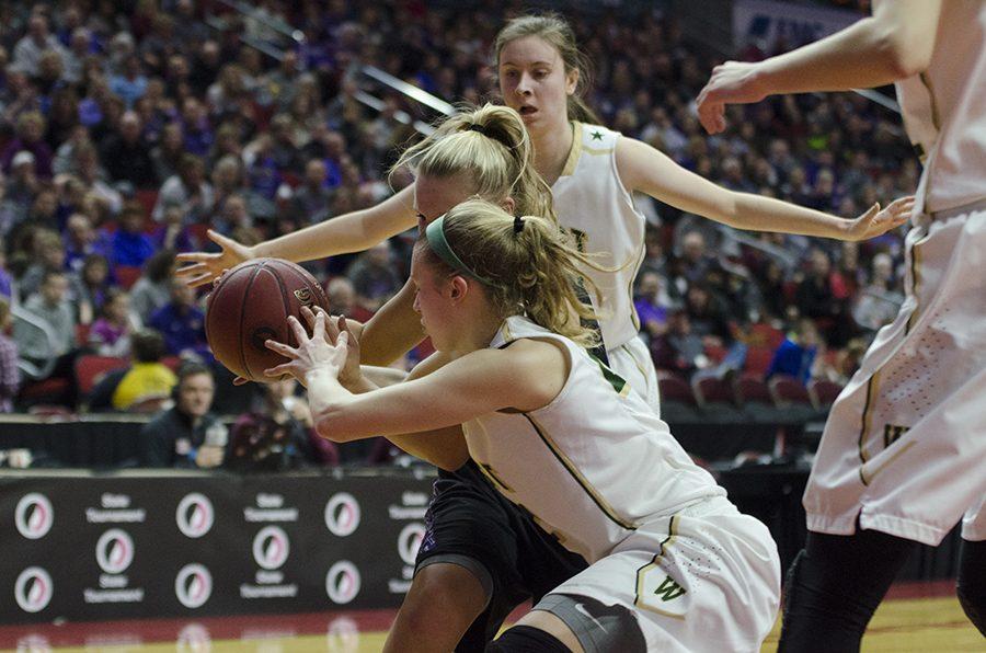 Emma Koch '19 fouls on Waukee's Rebecca Corbet '17 after a rebound. It was Koch's first foul and the team's fifth by the beginning of the second quarter. 