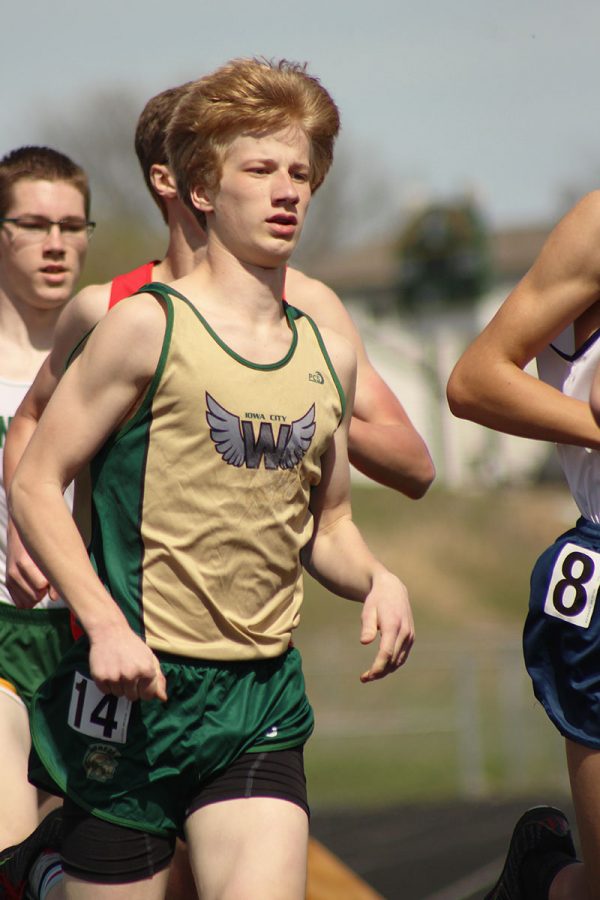 Ethan Goers '18 runs the JV 1600 meter run. 