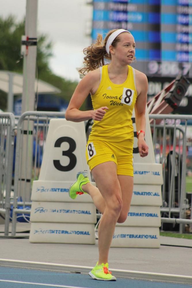 Gabby Skopec '17 competes in the 3,000 meter run.