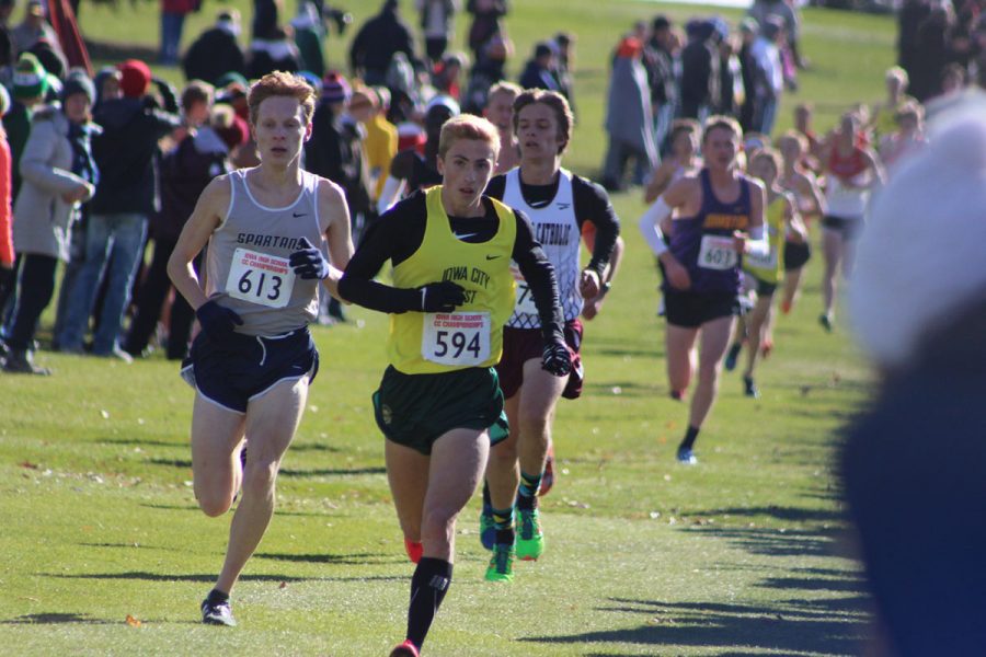 Kolby Greiner '19 runs down the final 100 meters of the race. He placed 29th with a time of 16:20 on Saturday, Oct. 28.