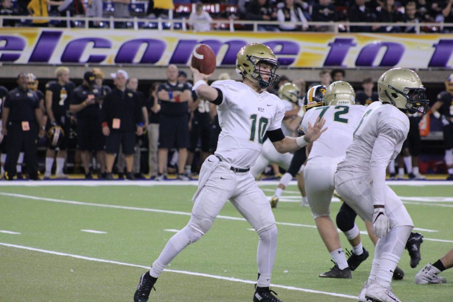 Evan Flitz '18 looks to pass the ball down the field on Friday, Nov. 10.