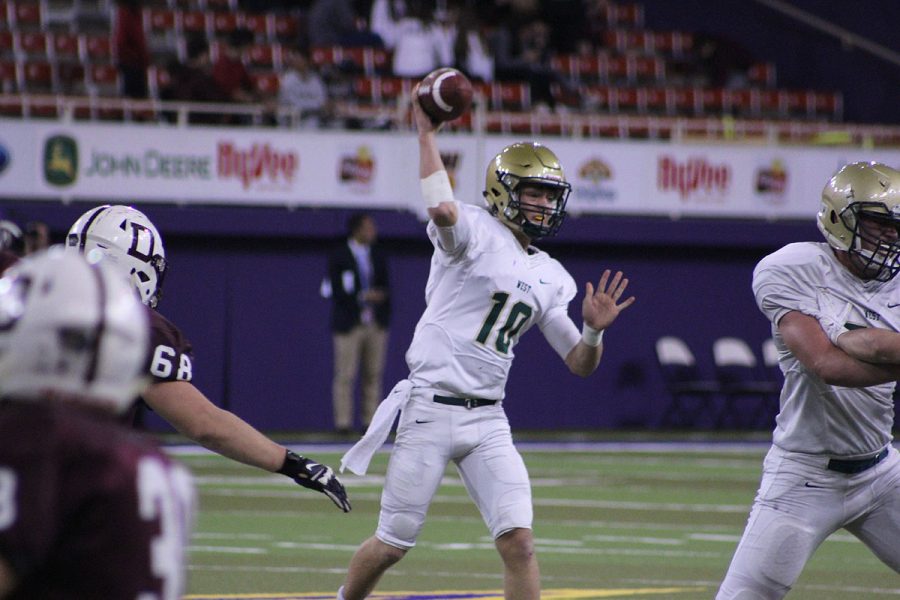 Evan Flitz '18 passes the ball down the field on Friday, Nov. 17.