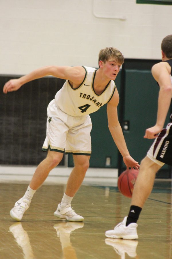 Evan Flitz '18 dribbles the ball to get around a press on Thursday, Nov. 30.