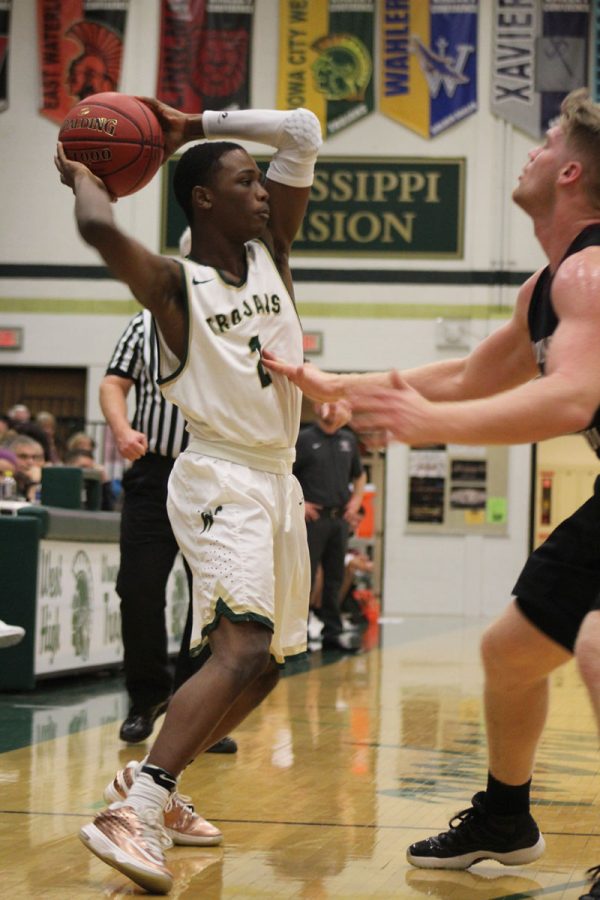 Dante Eldridge '19 protects the ball from Dowling on Thursday, Nov. 30. 