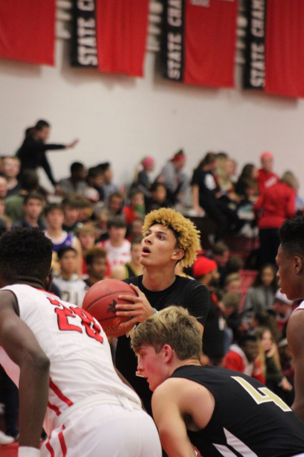 Seybian Sims '18 gets set to shoot a free throw on Tuesday, Dec. 12.