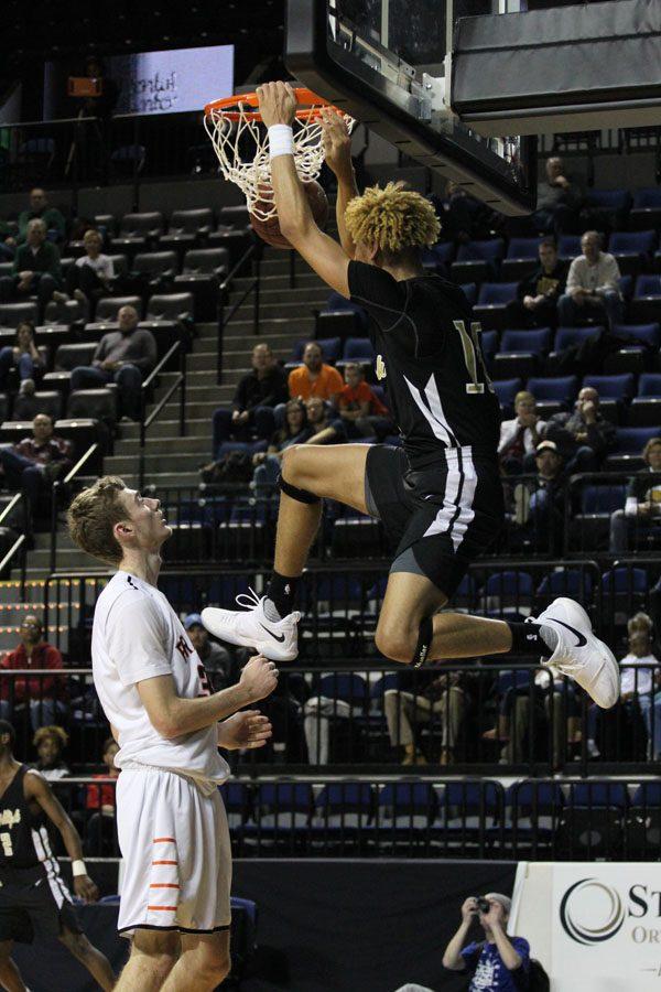 Seybian Sims '18 dunks the ball during the fourth quarter of the game on Saturday, Jan. 20.