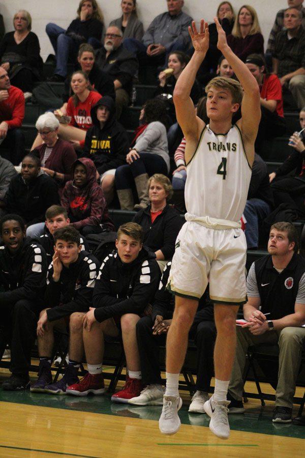 Evan Flitz 18 shoots a 3-pointer during the first quarter on Jan. 23, 2018.
