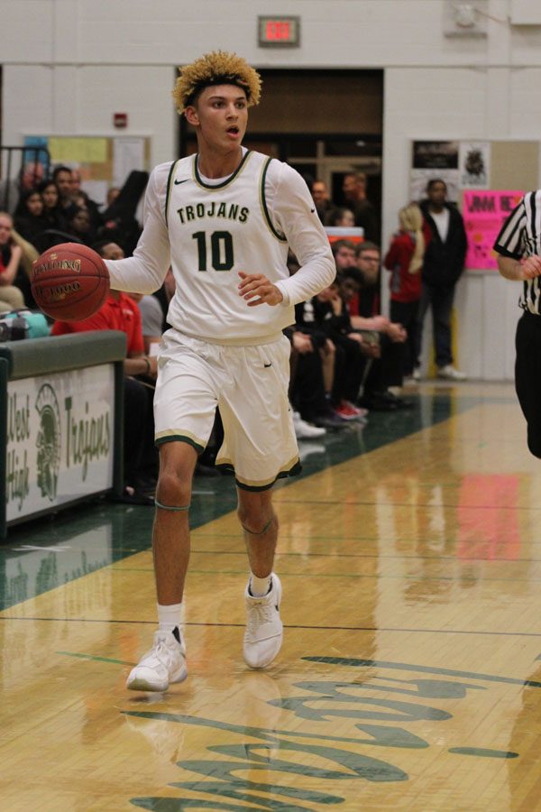 Seybian Sims '18 dribbles the ball during the fourth quarter on Tuesday, Jan. 23.