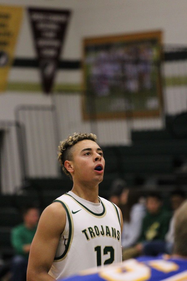 Jake Anderson '18 gets ready to shoot a free throw during the second half of the game on Friday, Jan. 5.