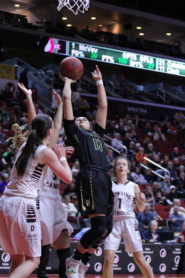 Rachael Saunders '18 goes up for two points in the first half of the game on Monday, Feb. 26. 