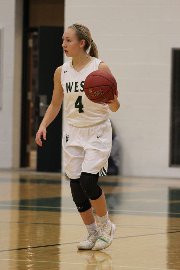 Lauren Zacharias '19 brings the ball down during the fourth quarter on Tuesday, Feb. 6.