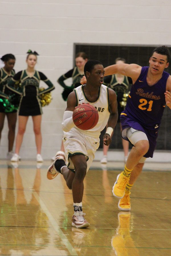 Dante Eldridge '19 breaks down the court during the first half on Saturday, Feb. 17.