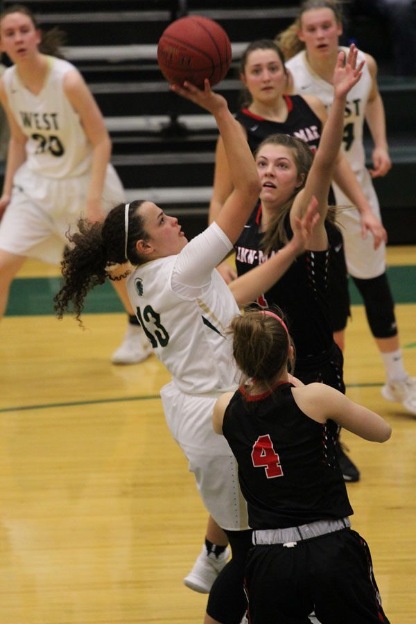 Rachael Saunders '18 goes up for a two-pointer on Saturday, Feb. 17.