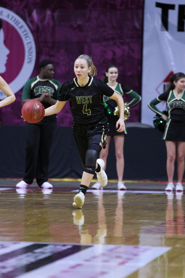 Lauren Zacharias '19 brings the ball down the court in the first quarter on Monday, Feb. 26.