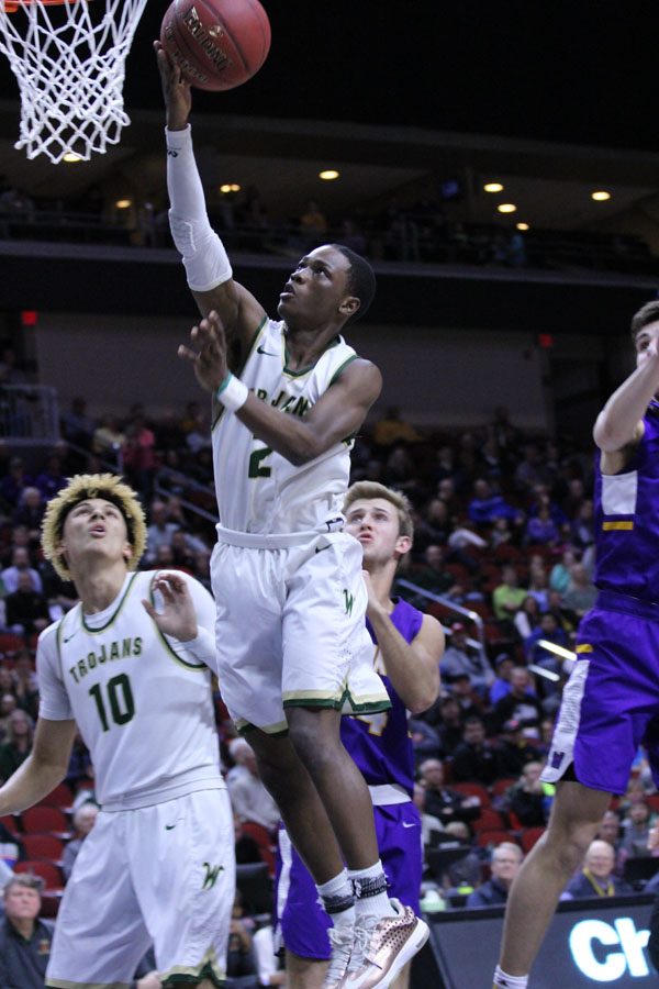 Dante Eldridge '19 makes a layup during the second half of the game on Thursday, March 8.