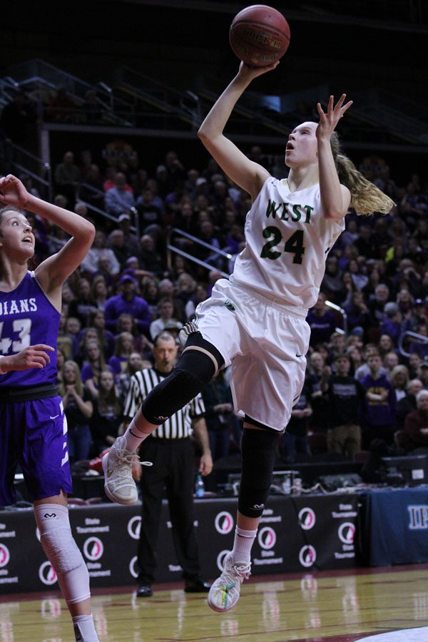 Emma Koch '19 goes up for a two-pointer during the first half of the game on Thursday, March 1.