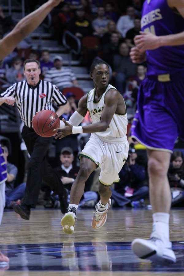 Dante Eldridge ’19 dribbles the ball down the court during the first half of the game on Tues., March 6.