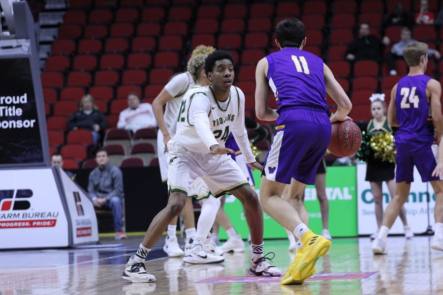 Paul McGee '18 gaurds Waukee's Noah Hart '19 on Thursday, March 8.