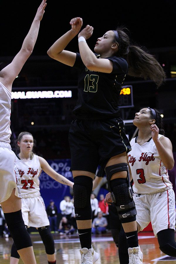 Rachael Saunders '18 goes up for a jump shot during the state championship game on Friday, March 2.