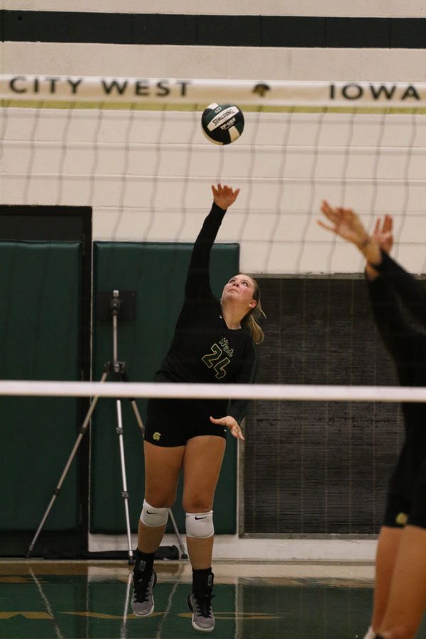 Haley Gallagher '19 serves the ball during the first set on Tuesday, Aug. 28.