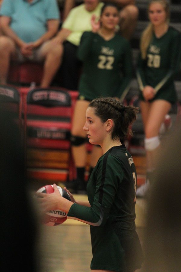 Katherine Kouba '22 gets ready to serve the ball during the second set on Tuesday, Aug. 21.