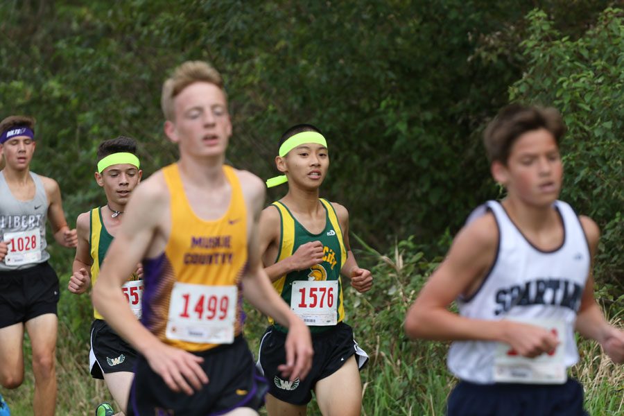 Alex Wang '23 progresses through the race as he passes the first mile on Thursday, Sept. 27. Wang placed 31st with a time of 17:34.