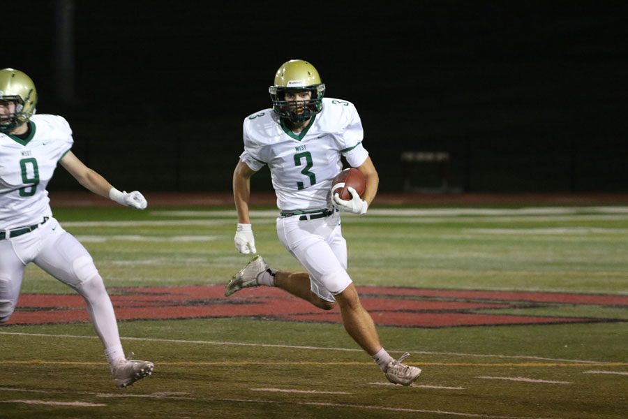 Justin Thomas '19 runs the ball towards the end zone on Friday, Sept. 28.