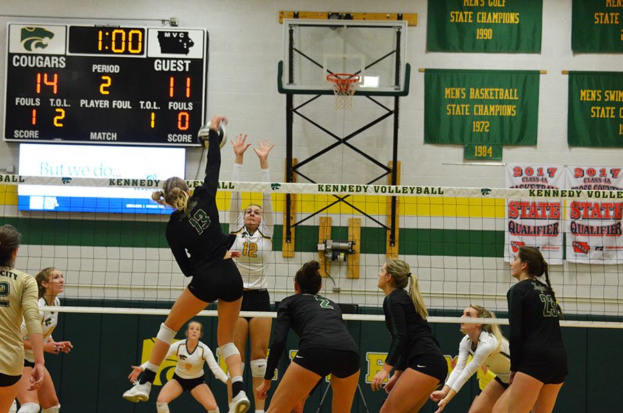 Claire Overton '19 adjusts to a middle swing during the second set on Wednesday, Oct. 17.
