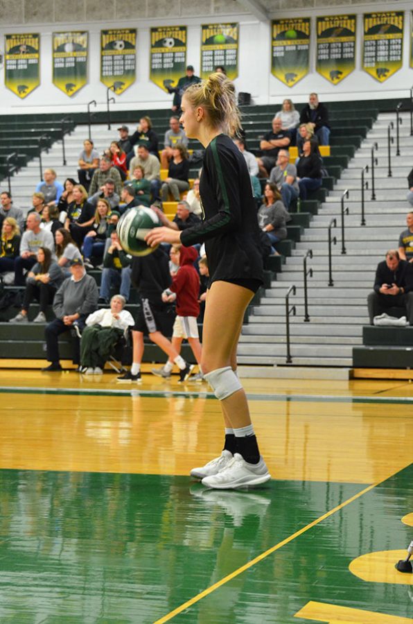 Claire Overton '19 gets ready to serve the ball on Wednesday, Oct. 17.
