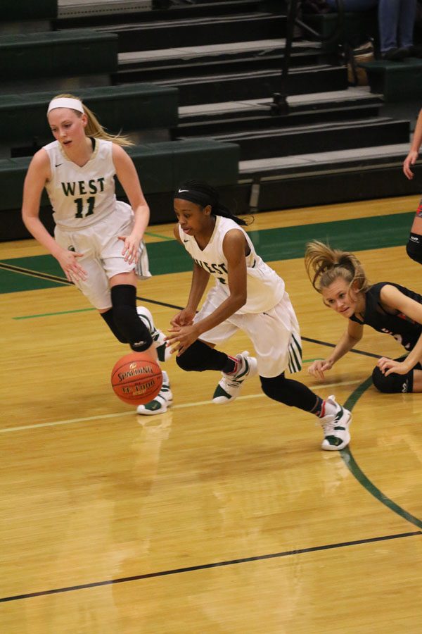 Emma Ingersoll Weng '22 steals the ball from Cedar Rapids Prairie and dribbles it down the court for a layup on Friday, Nov. 30.