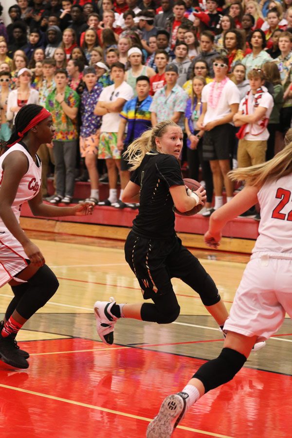 Lauren Zacharias '19 goes towards the basket for two points during the first half on Friday, Dec. 7.