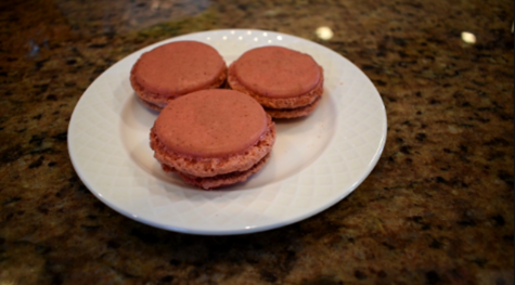 Strawberry Macarons in 2 minutes