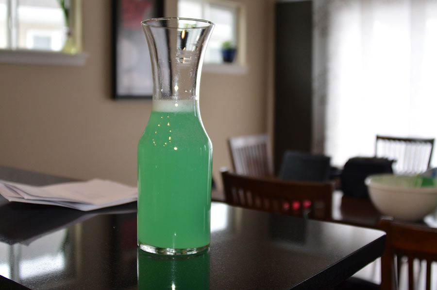 St.+Patricks+day+lemonade+is+a+three+step+and+three+ingredient+simple+recipe+to+serve+as+a+refreshment+for+the+holiday.+