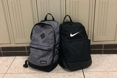 Whats in my backpack: freshman vs. senior