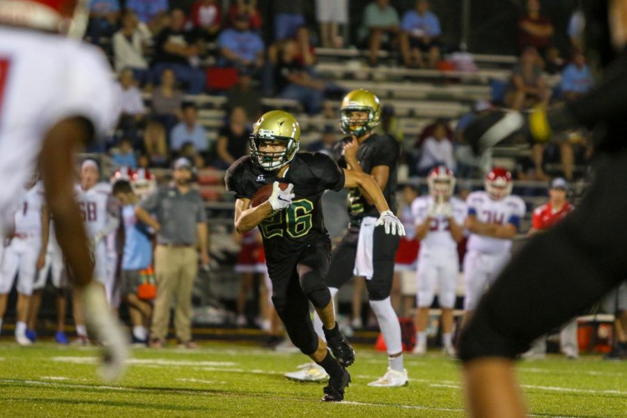 Tyuss Bell '21 carries the ball on Sept. 20 during the game at Trojan Field.