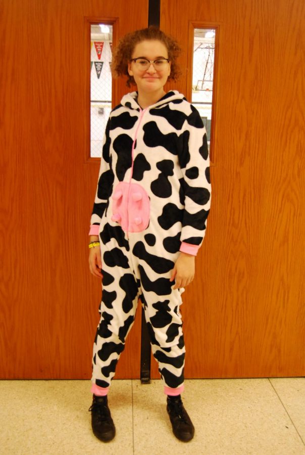 I am udder-ly amused that you want to take a picture of me, says Catty Jones 22, making a cow pun.