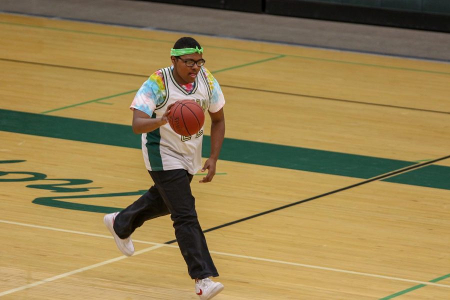 Jasavion Kelly '23 dribbles the ball up the floor during the third annual Best Buddies and PALS basketball game against faculty on Nov. 7.