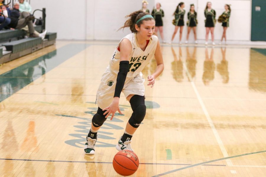 Grace Schneider '20 drives to the hoop against Linn-Mar on Dec. 20.