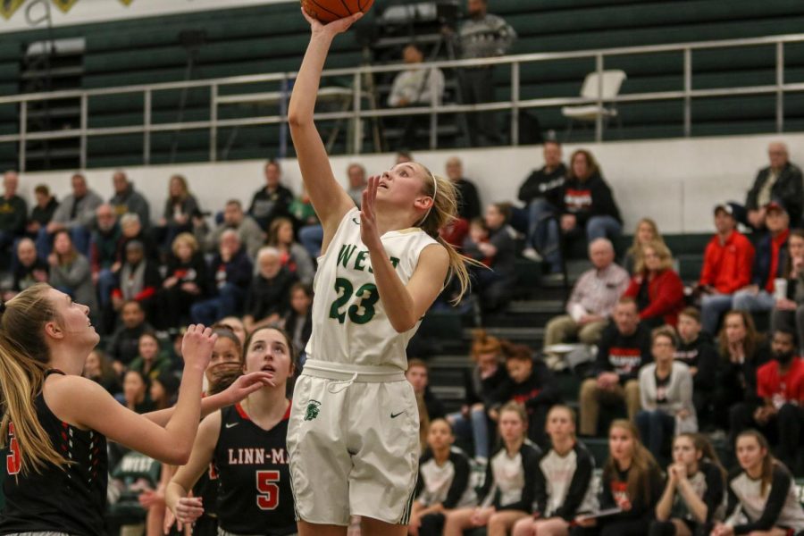 Audrey Koch '21 goes up for a layup against Linn-Mar on Dec. 20.