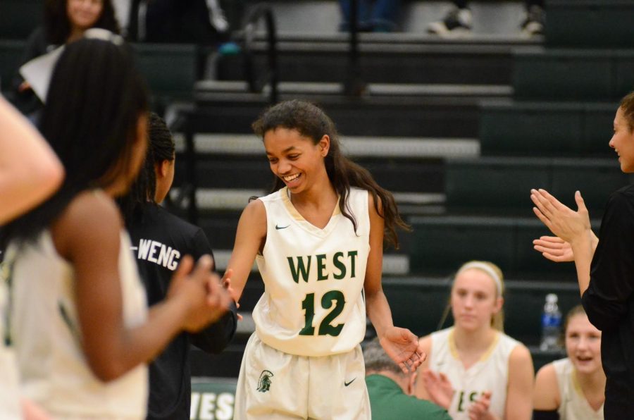 Freshman Meena Tate does her starting line up handshake with Emma Ingresoll-Wang '22 on Jan. 15.