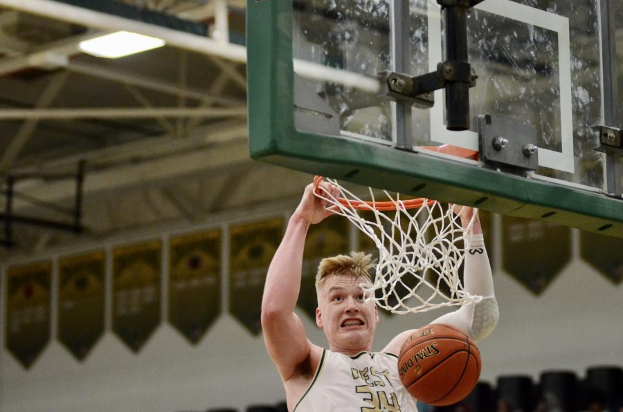 Even Brauns '20 slams home a dunk against Dubuque Hempstead on Jan. 7.