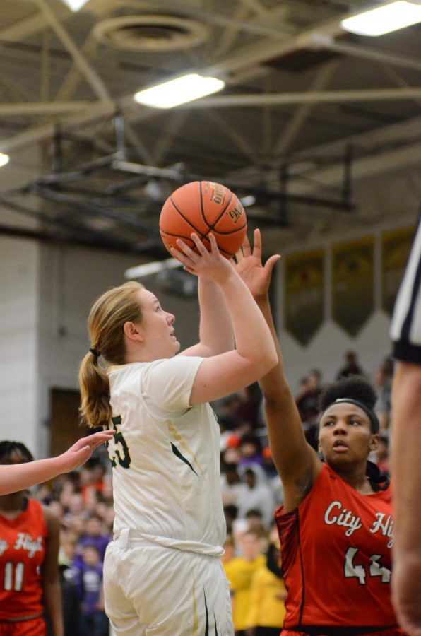 Kaitlyn Hillberry '20 in the fourth quarter makes a two-point shot. 