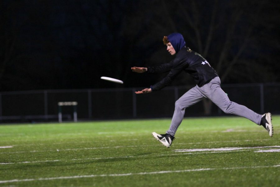 Nathan Stephens '20 prepares to catch the frisbee on the run during the team's scrimmage.