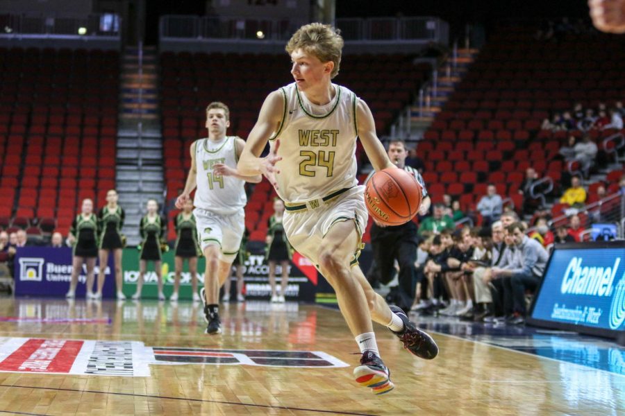 Ben Vander Leest '20 drives baseline during the state quarterfinal on March 11.