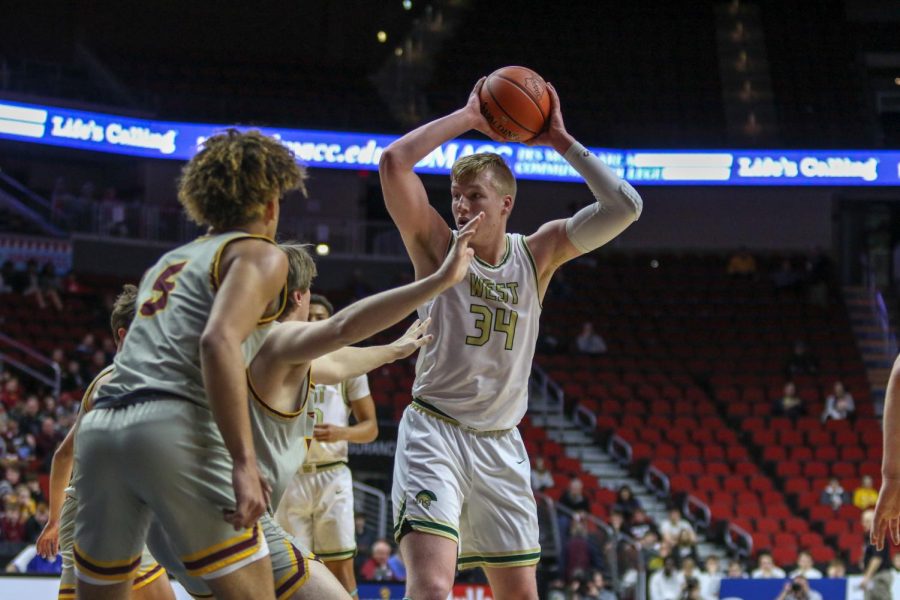 Even Brauns '20 looks to pass from the top of the key during the state quarterfinal on March 11.