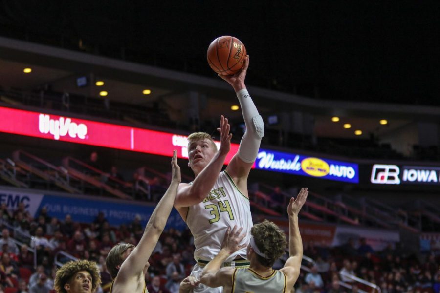 Even Brauns '20 goes up for a layup during the state quarterfinal on March 11.