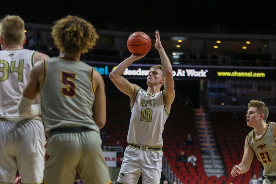 Tate Crane '20 knocks down a mid range jumper during the state quarterfinal on March 11.