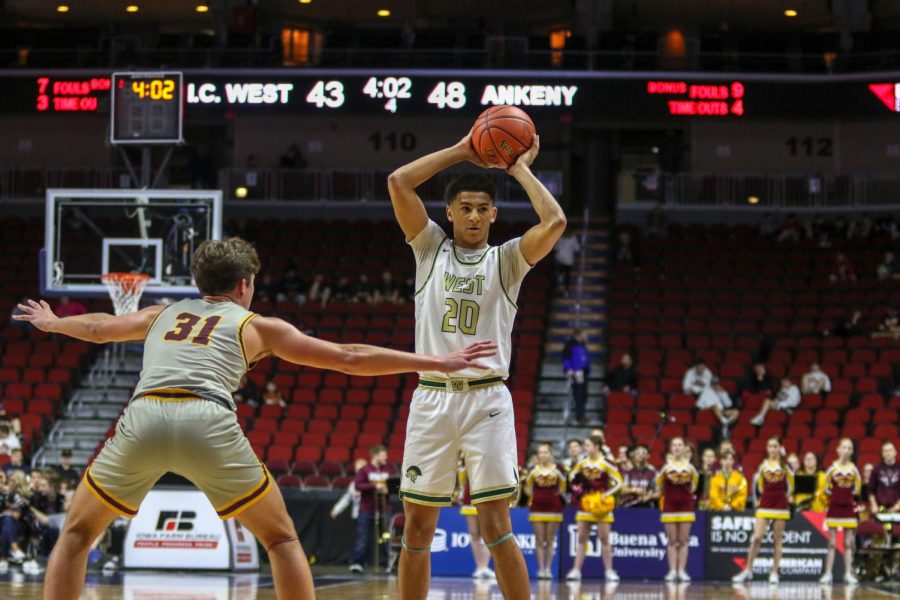 Marcus Morgan '21 looks to pass during the state quarterfinal on March 11.